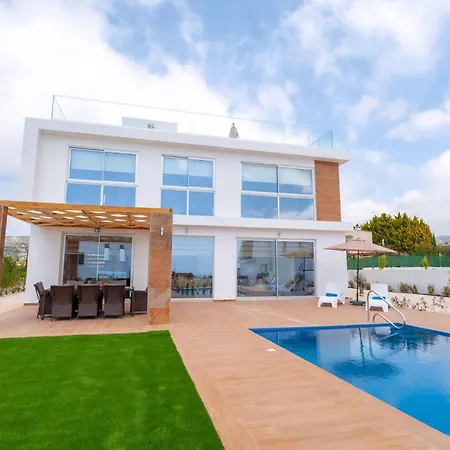 Hébergement de vacances Coral Elite Mit Pool Und Whirlpool Peyia