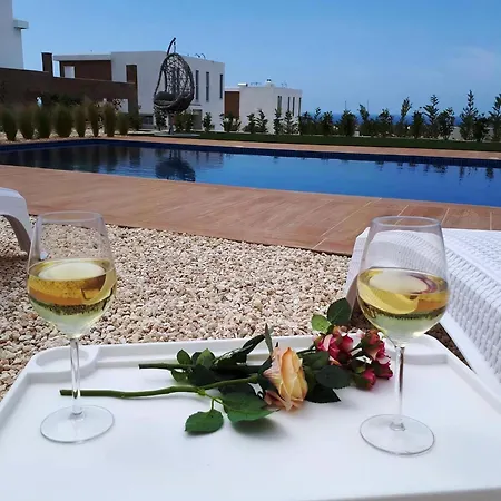 Coral Elite Mit Pool Und Whirlpool Hébergement de vacances *