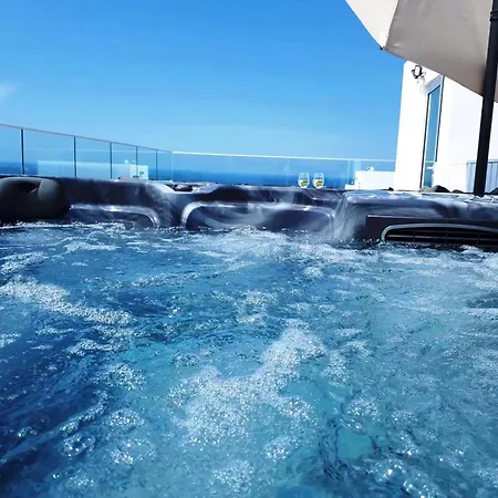 Coral Elite Mit Pool Und Whirlpool Hébergement de vacances Peyia