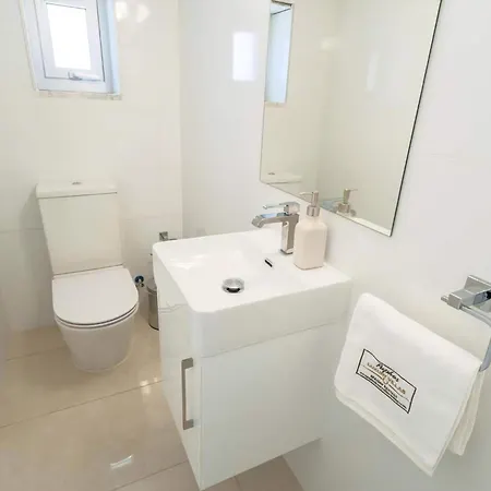 Hébergement de vacances Coral Elite Mit Pool Und Whirlpool Peyia