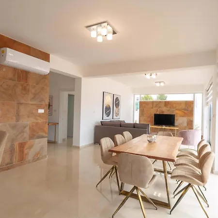 Coral Elite Mit Pool Und Whirlpool Peyia