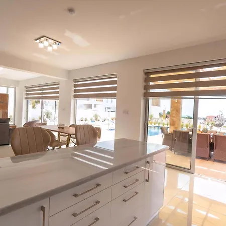 Coral Elite Mit Pool Und Whirlpool Hébergement de vacances