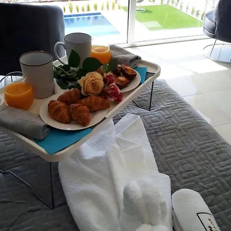 Coral Elite Mit Pool Und Whirlpool Hébergement de vacances