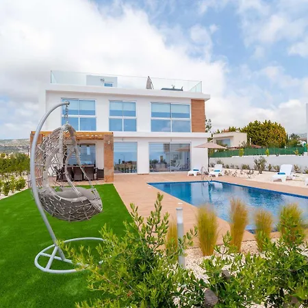 Coral Elite Mit Pool Und Whirlpool بيت للعطل بييا