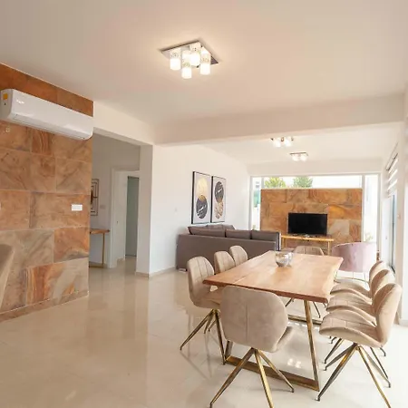 Coral Elite Mit Pool Und Whirlpool بيت للعطل