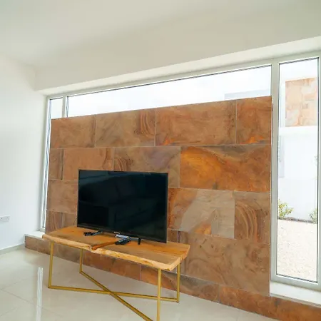 Coral Elite Mit Pool Und Whirlpool Peyia